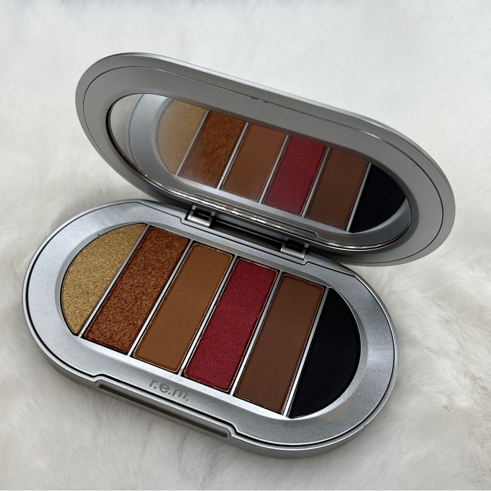 R.E.M. Beauty Midnight Shadows Principessa Eyeshadow Palette